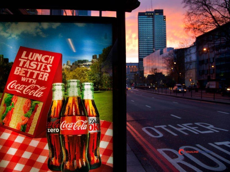 Quảng cáo Coca Cola tại bến xe bus